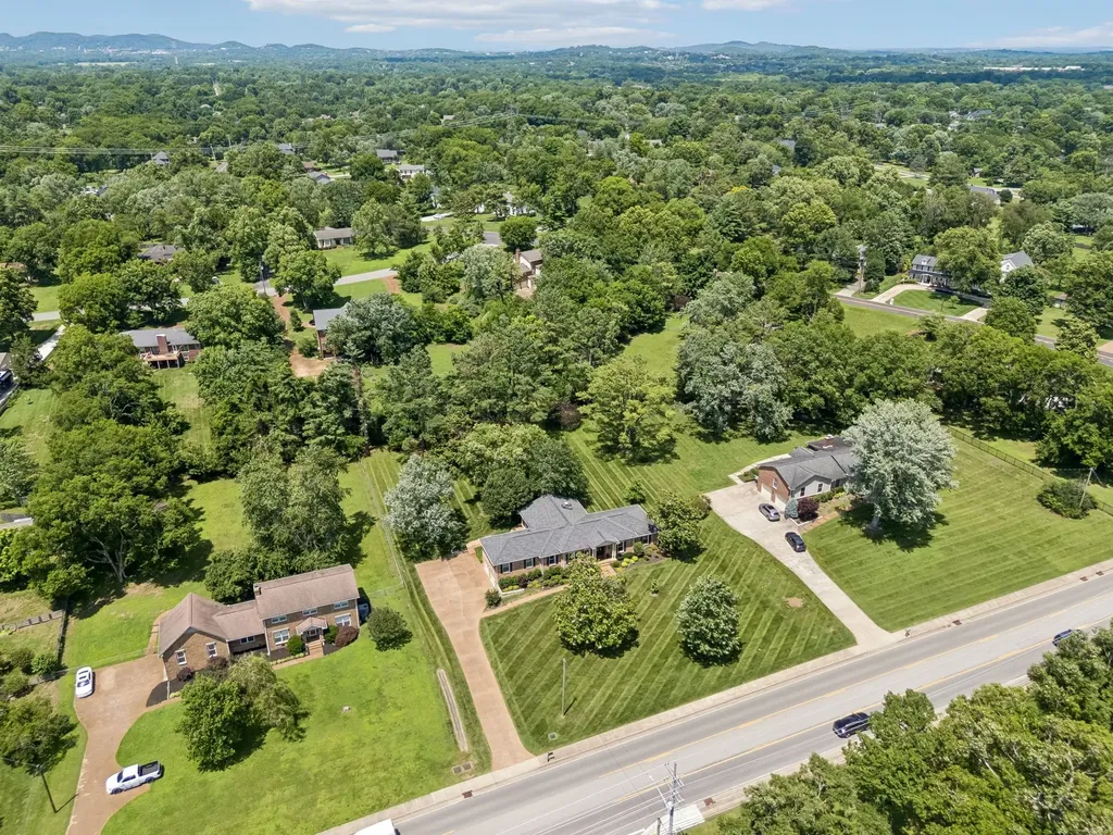 8136 Moores Lane Brentwood TN 37027