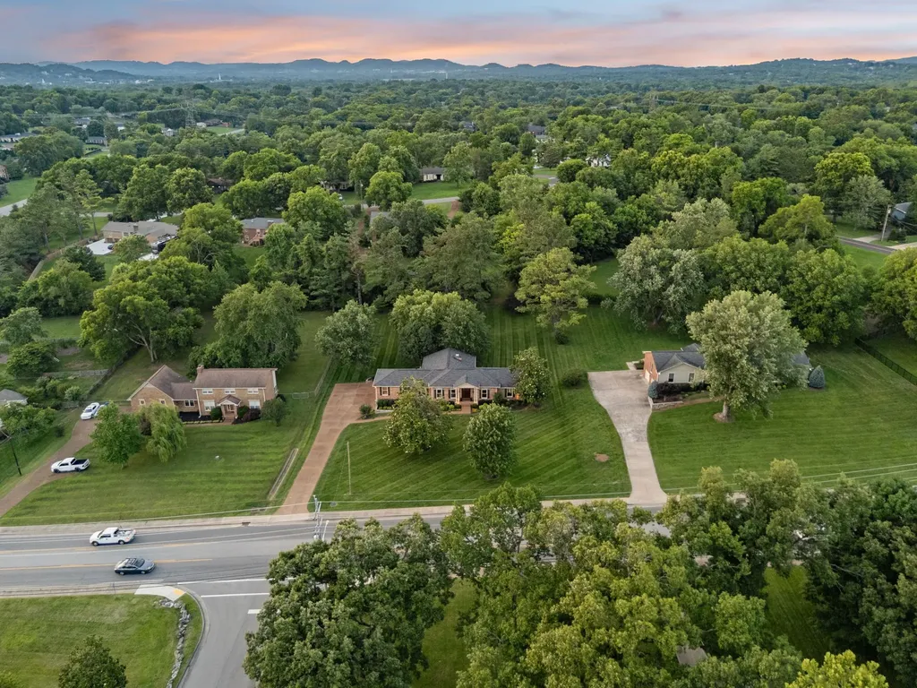 8136 Moores Lane Brentwood TN 37027