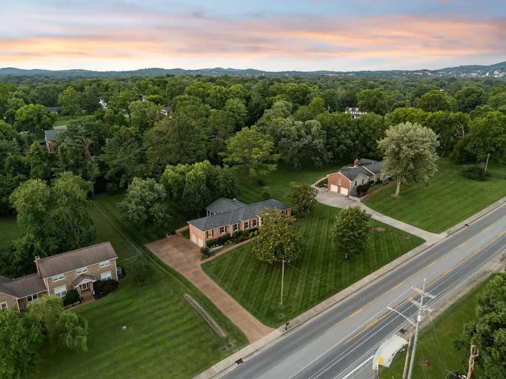 8136 Moores Lane Brentwood TN 37027