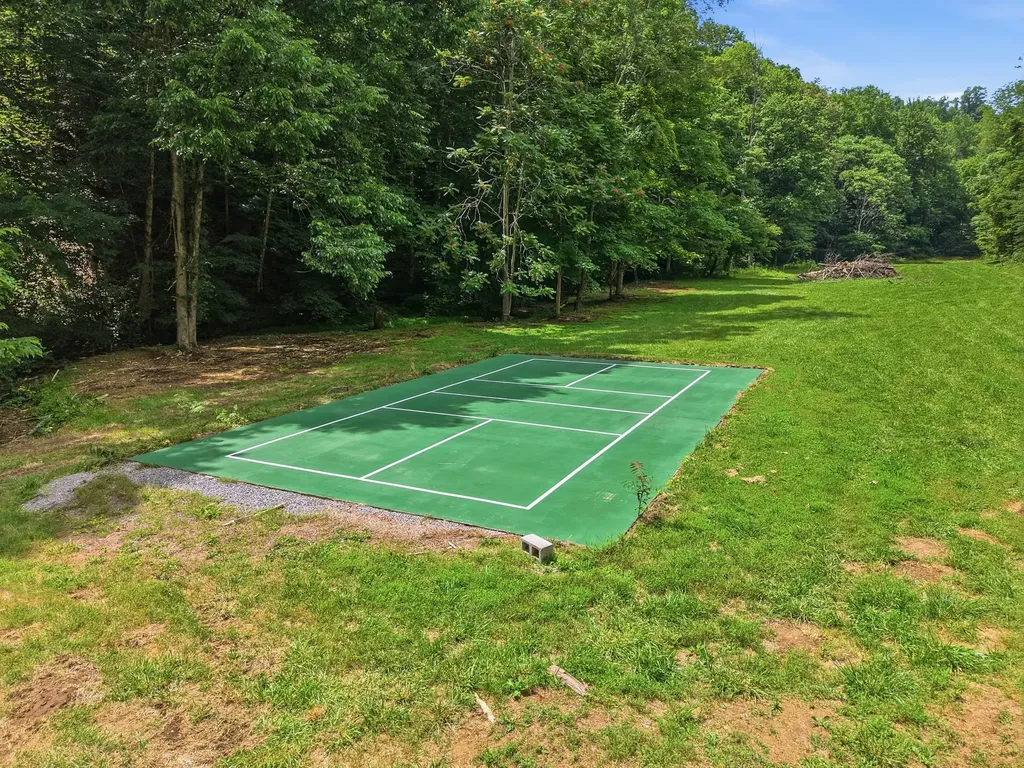 1639 Eucalyptus Drive Byrdstown TN 38549