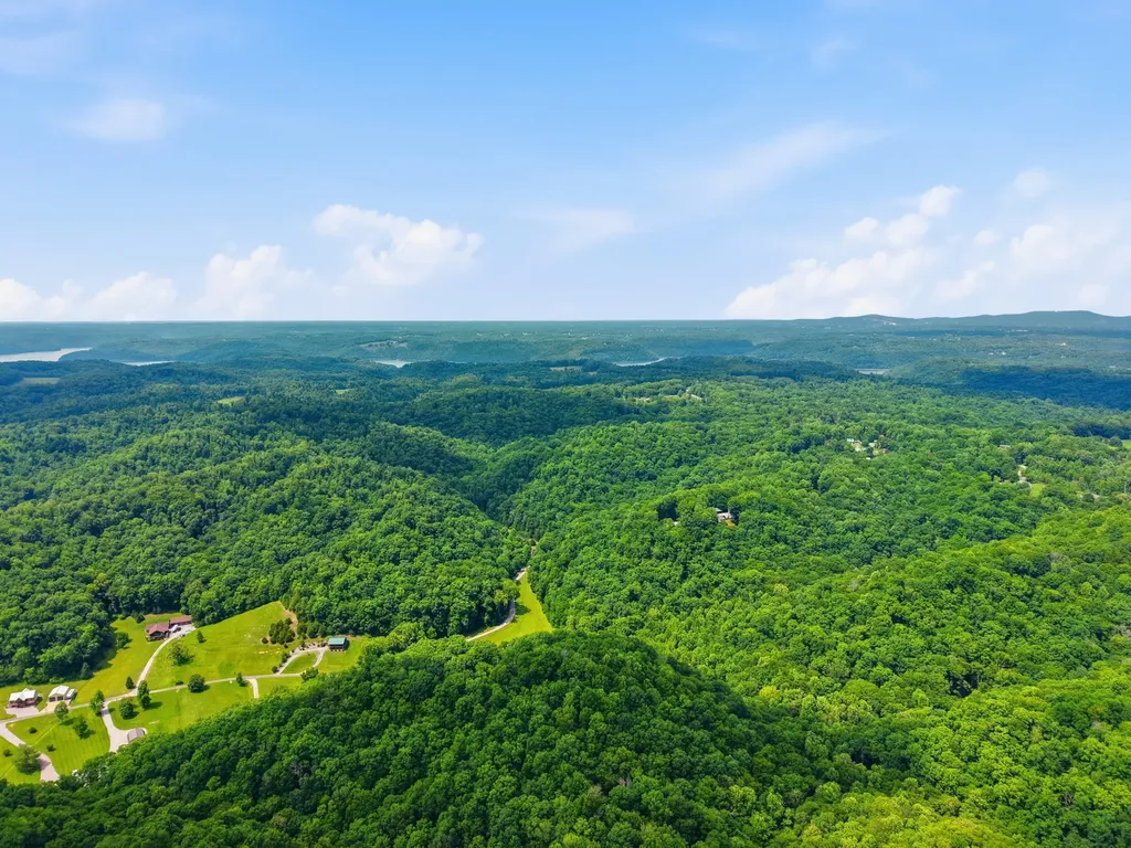 1639 Eucalyptus Drive Byrdstown TN 38549