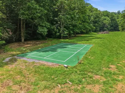 1639 Eucalyptus Drive Byrdstown TN 38549