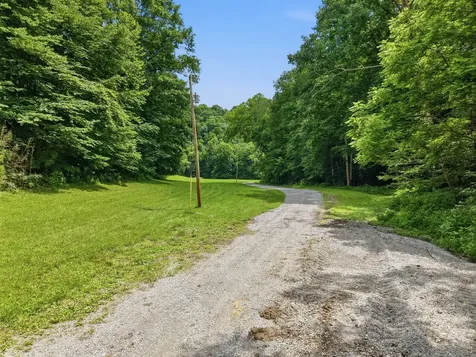 1639 Eucalyptus Drive Byrdstown TN 38549