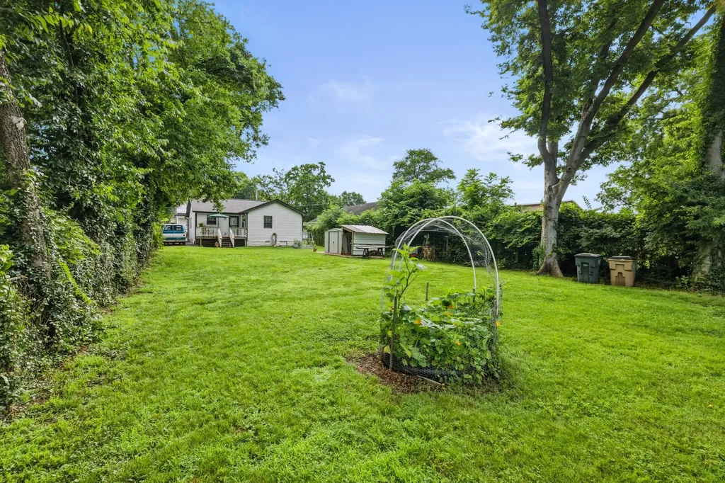 1727 16th Ave, N Nashville TN 37208