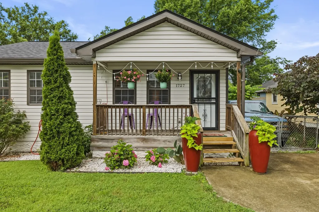 1727 16th Ave, N Nashville TN 37208