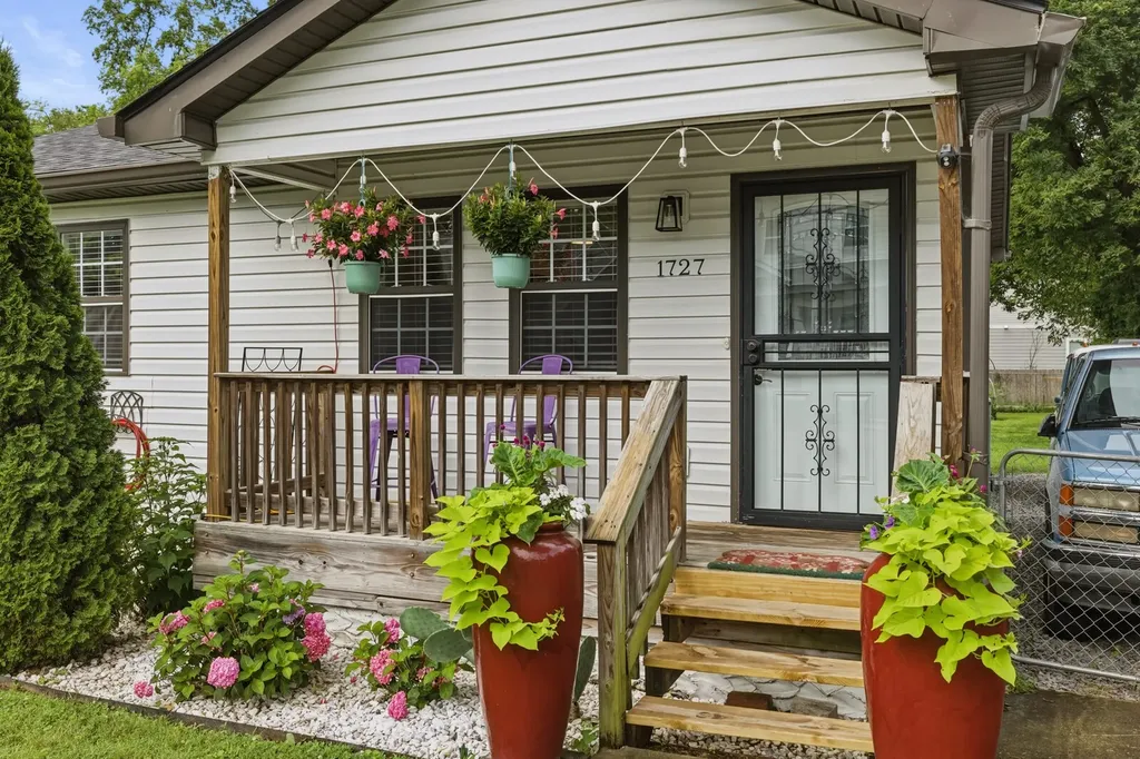 1727 16th Ave, N Nashville TN 37208