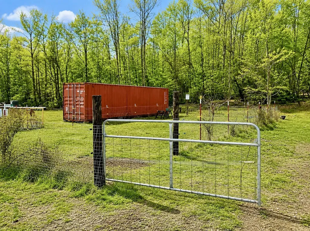 2071 Deer Creek Road Linden TN 37096