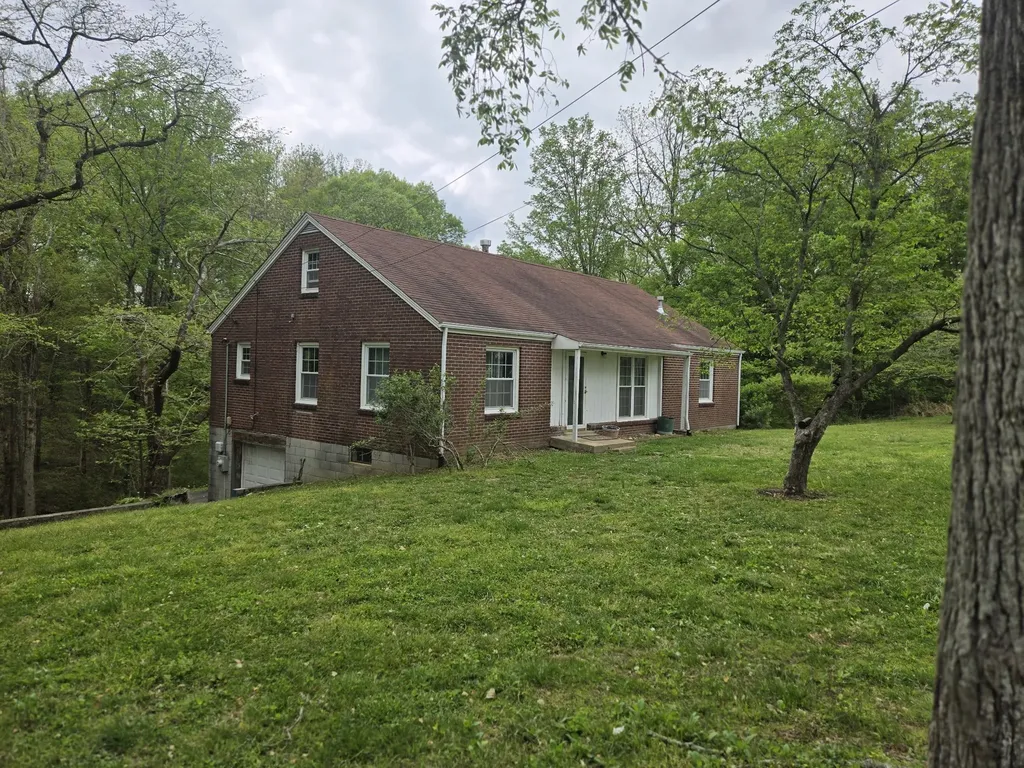 2034 Lake Road Greenbrier TN 37073
