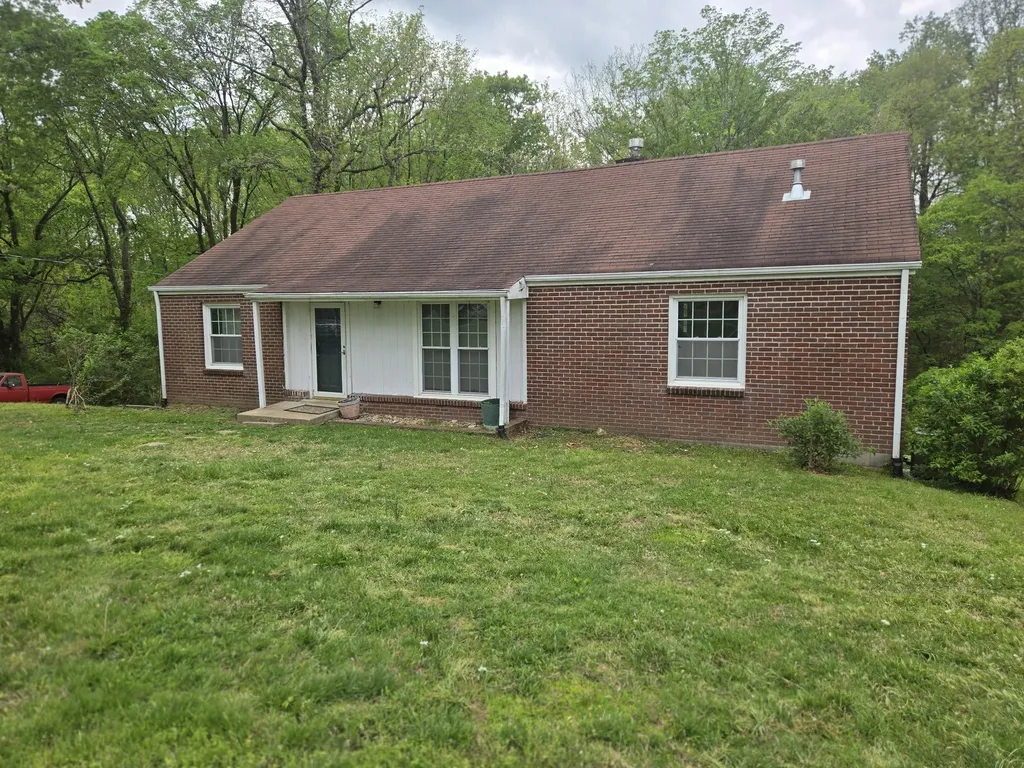 2034 Lake Road Greenbrier TN 37073