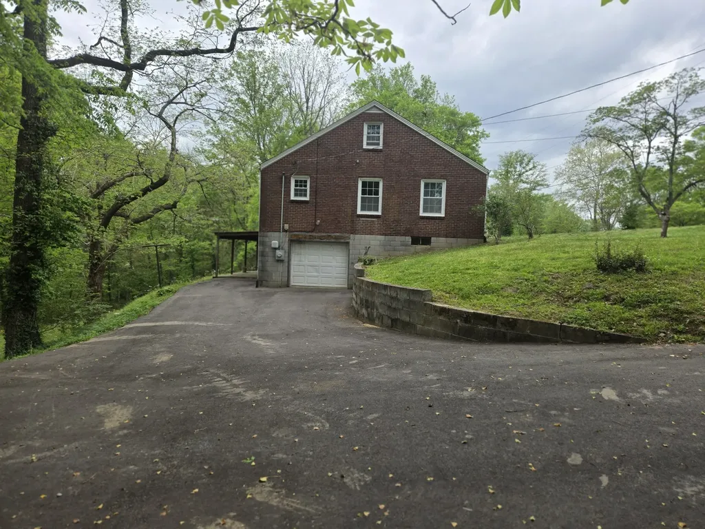 2034 Lake Road Greenbrier TN 37073