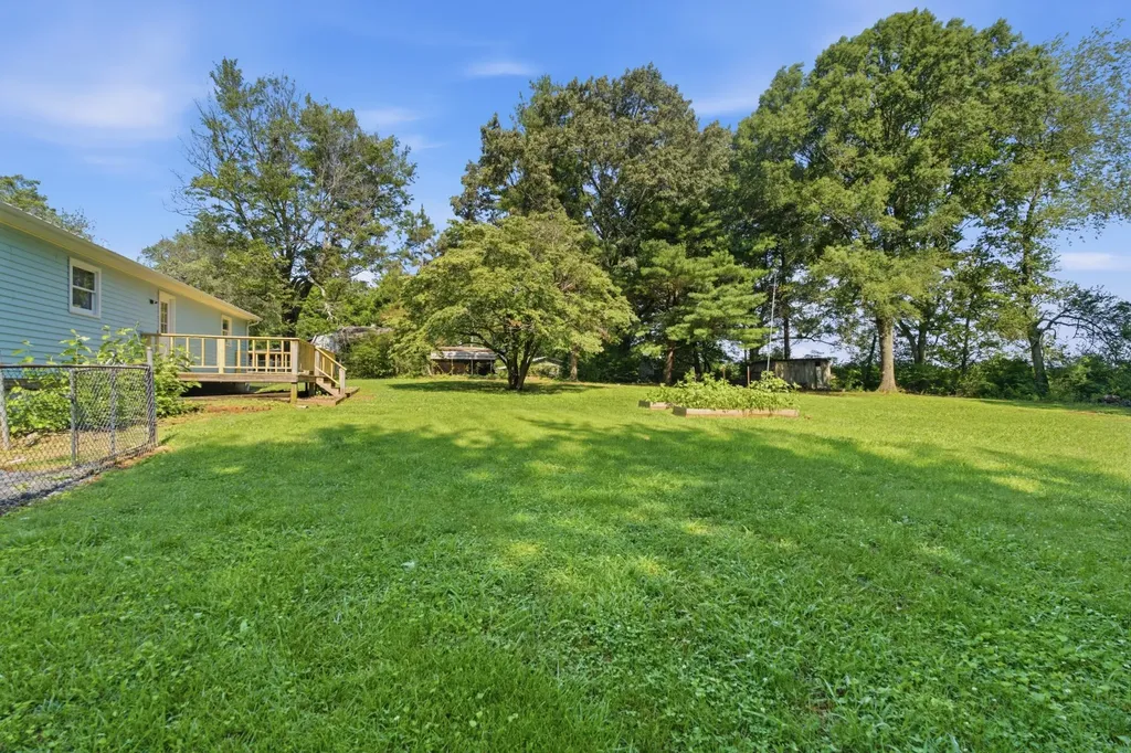 609 Hawkersmith Road Tullahoma TN 37388