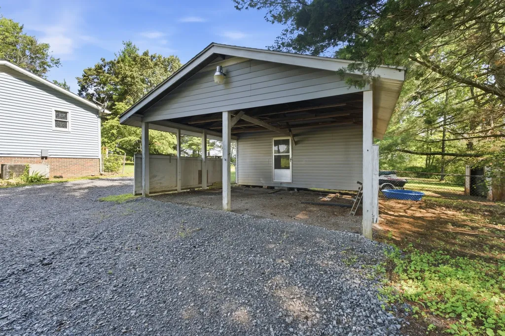 609 Hawkersmith Road Tullahoma TN 37388