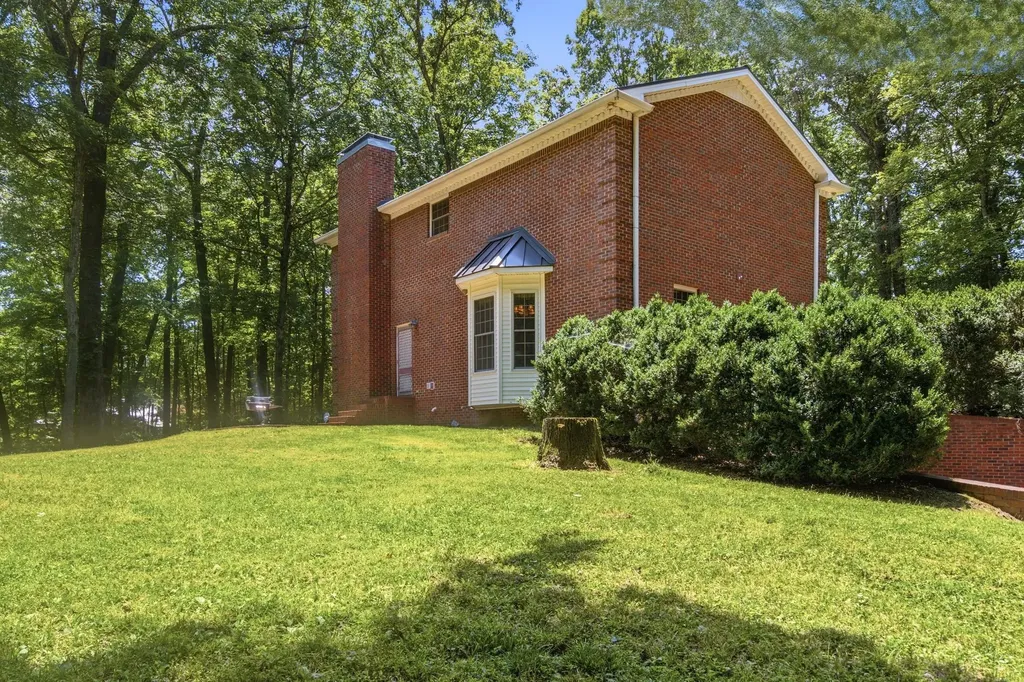 1225 Johnny Hall Road Burns TN 37029