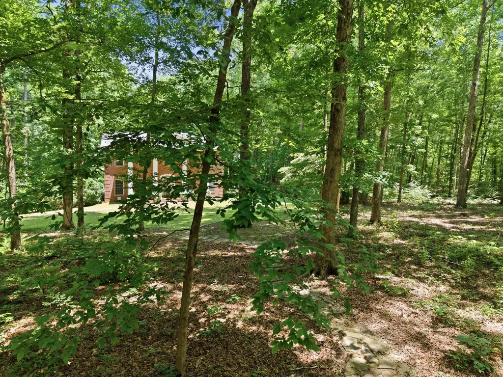 1225 Johnny Hall Road Burns TN 37029