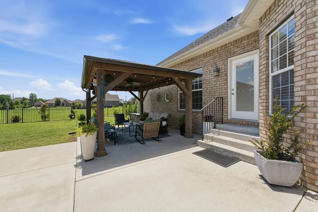 72 Lancaster Street Hillsboro TN 37342