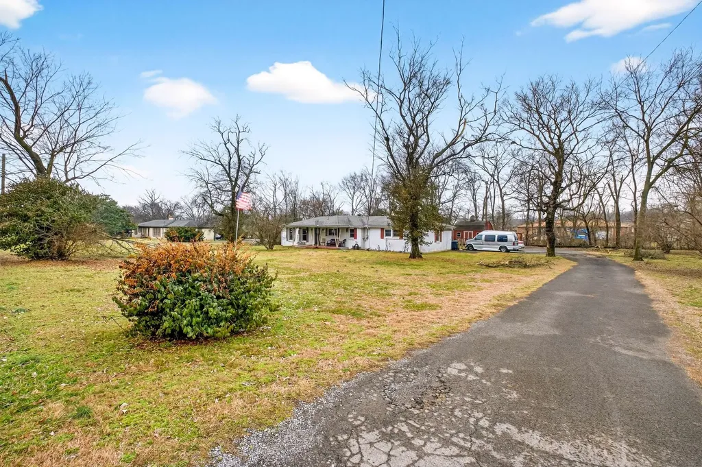 215 Ewing Drive Nashville TN 37207