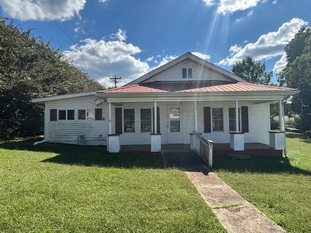 123 Groves Road Pikeville TN 37367