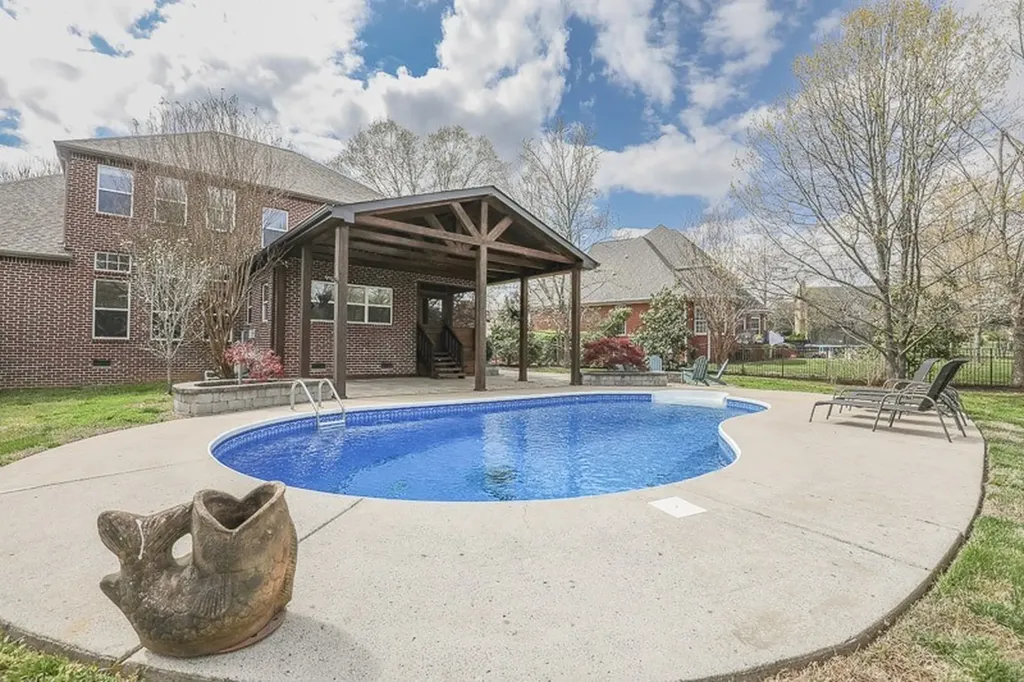 1060 Dorset Drive Hendersonville TN 37075