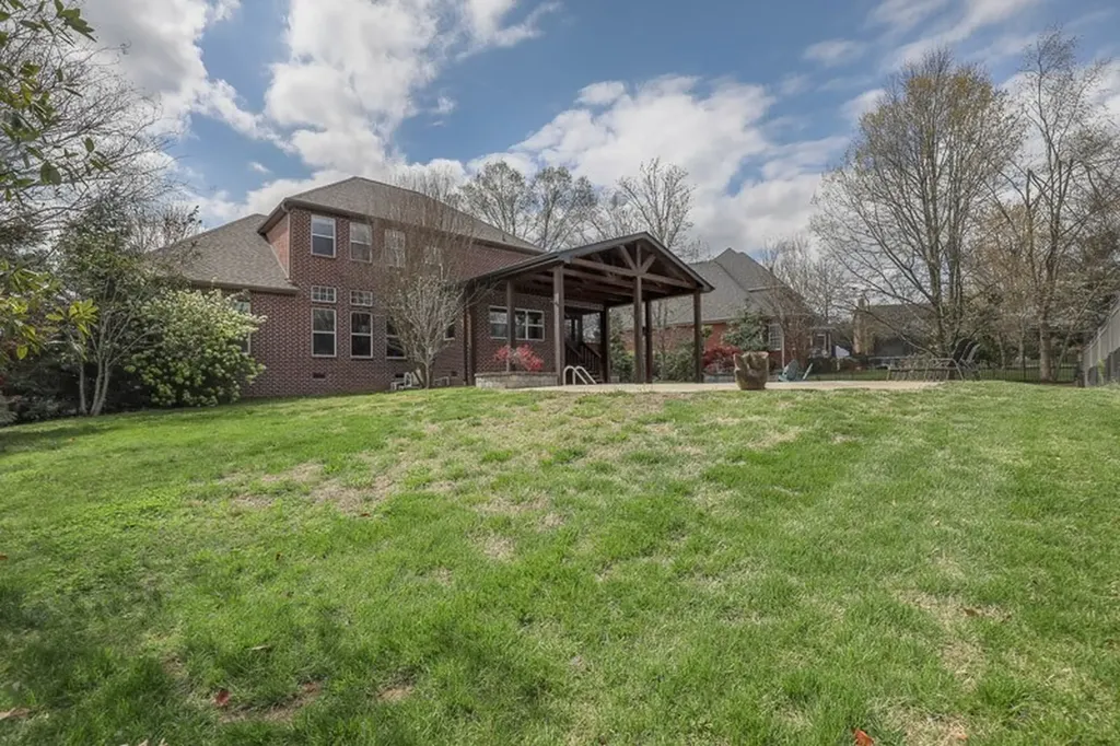 1060 Dorset Drive Hendersonville TN 37075