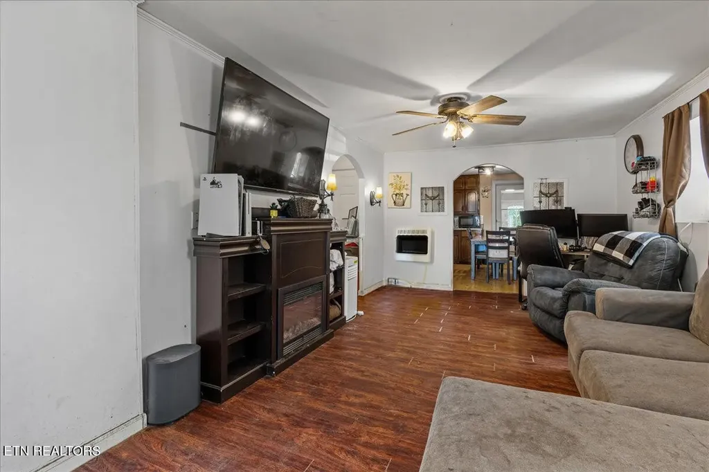 210 2nd Street Englewood TN 37329