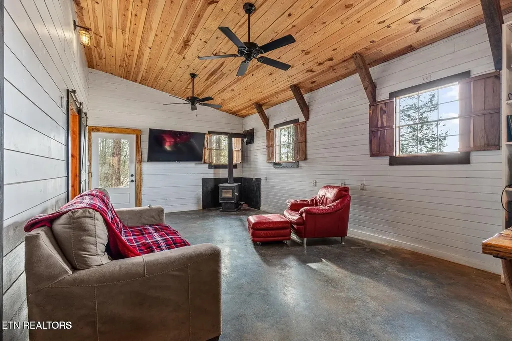 361365 County Road 38 Riceville TN 37370