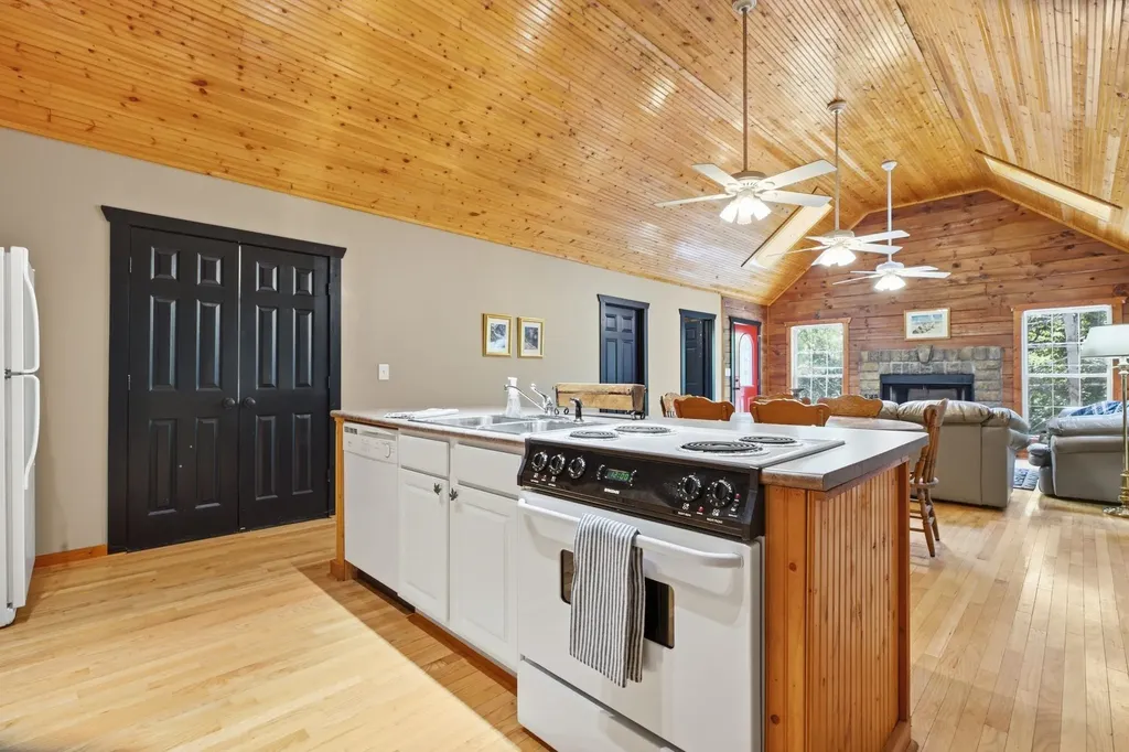 680 Lakeside Drive Smithville TN 37166
