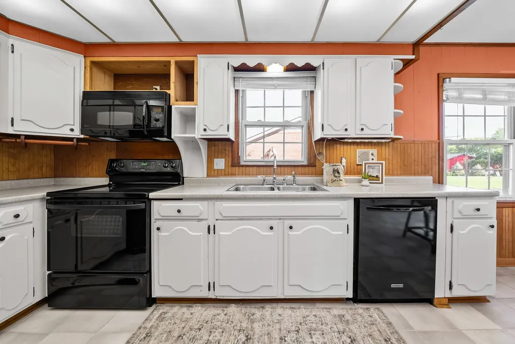 346 W Nashville Street Pembroke KY 42266