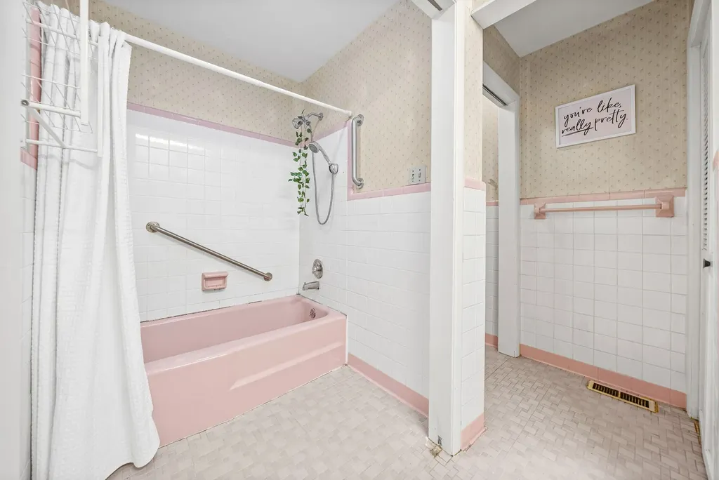 346 W Nashville Street Pembroke KY 42266
