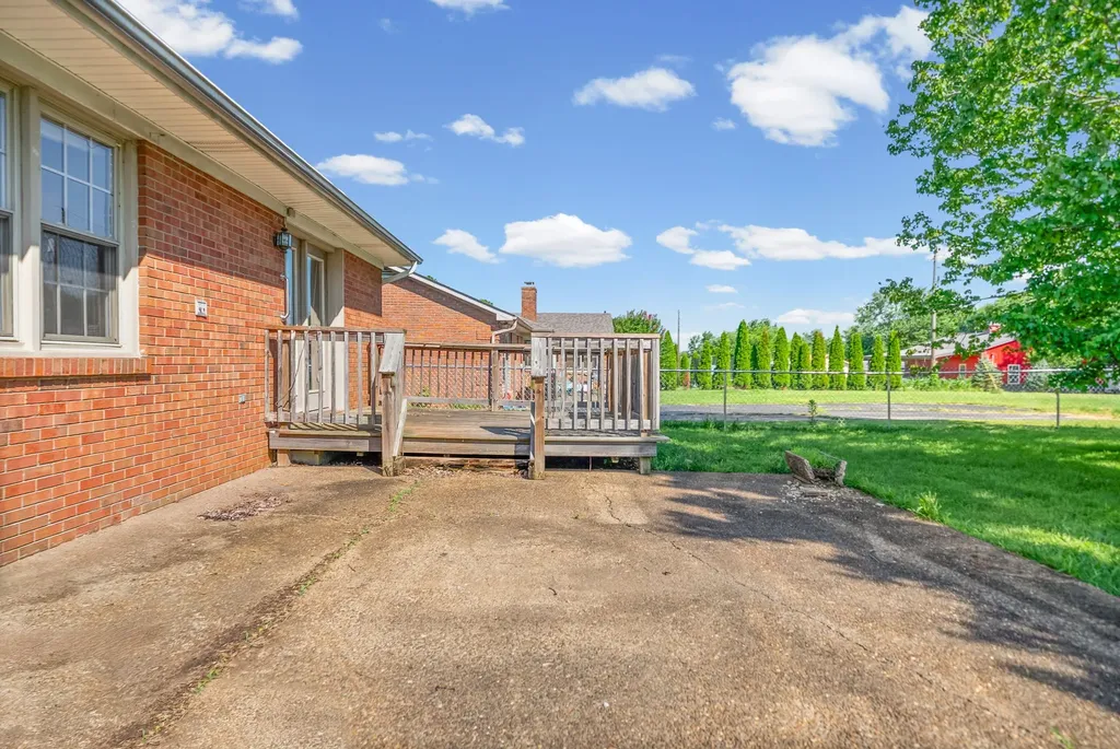 346 W Nashville Street Pembroke KY 42266
