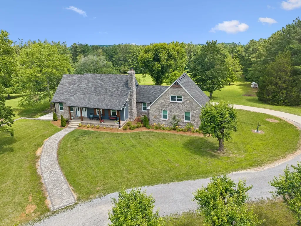 7672 Jones Road White House TN 37188