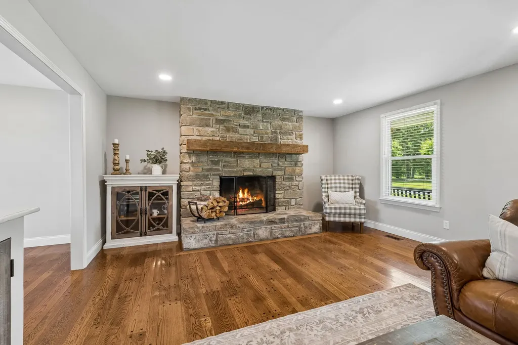 7672 Jones Road White House TN 37188