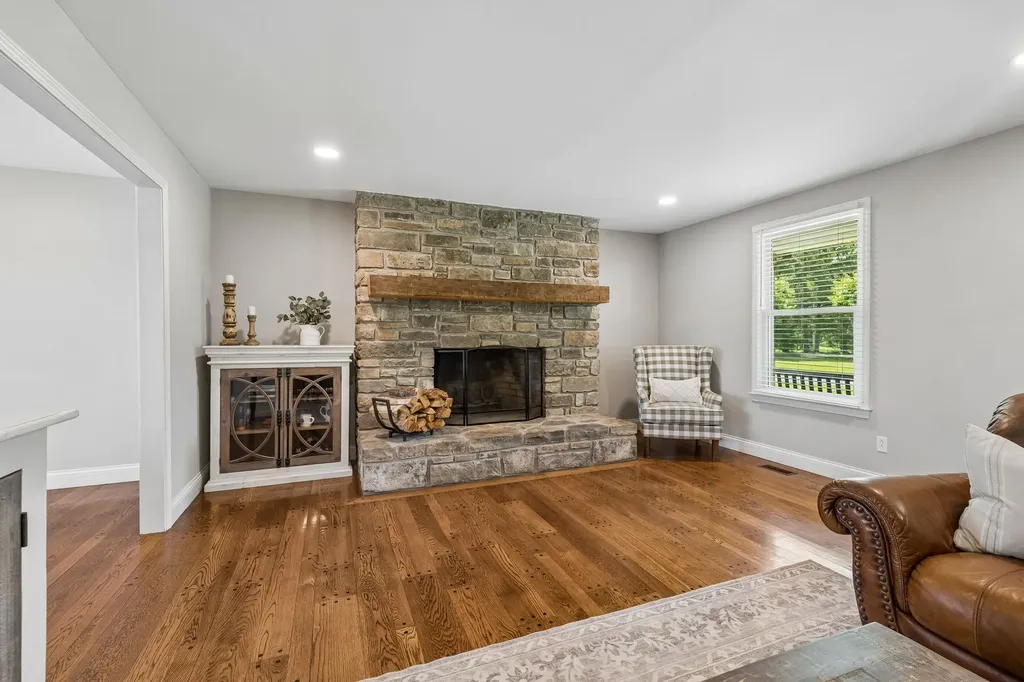 7672 Jones Road White House TN 37188
