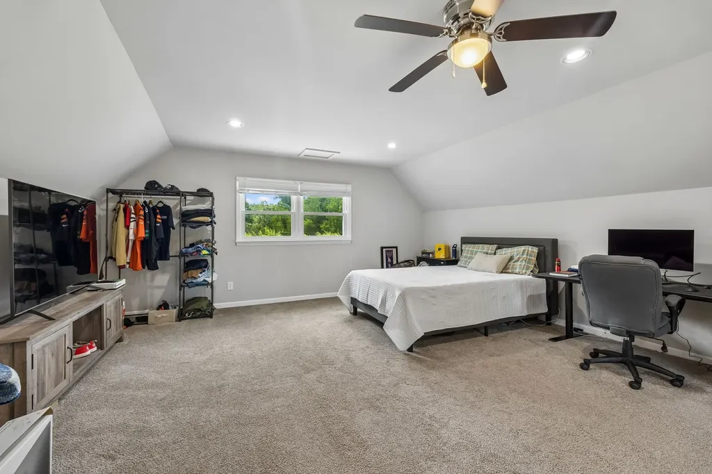 7672 Jones Road White House TN 37188