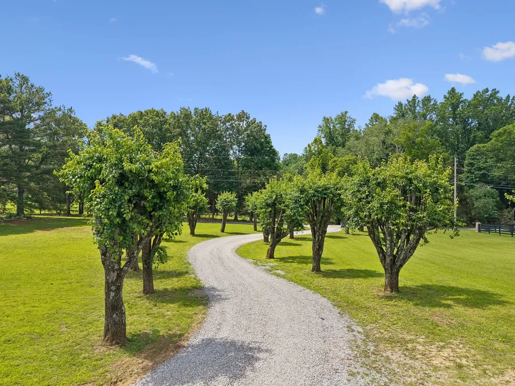 7672 Jones Road White House TN 37188