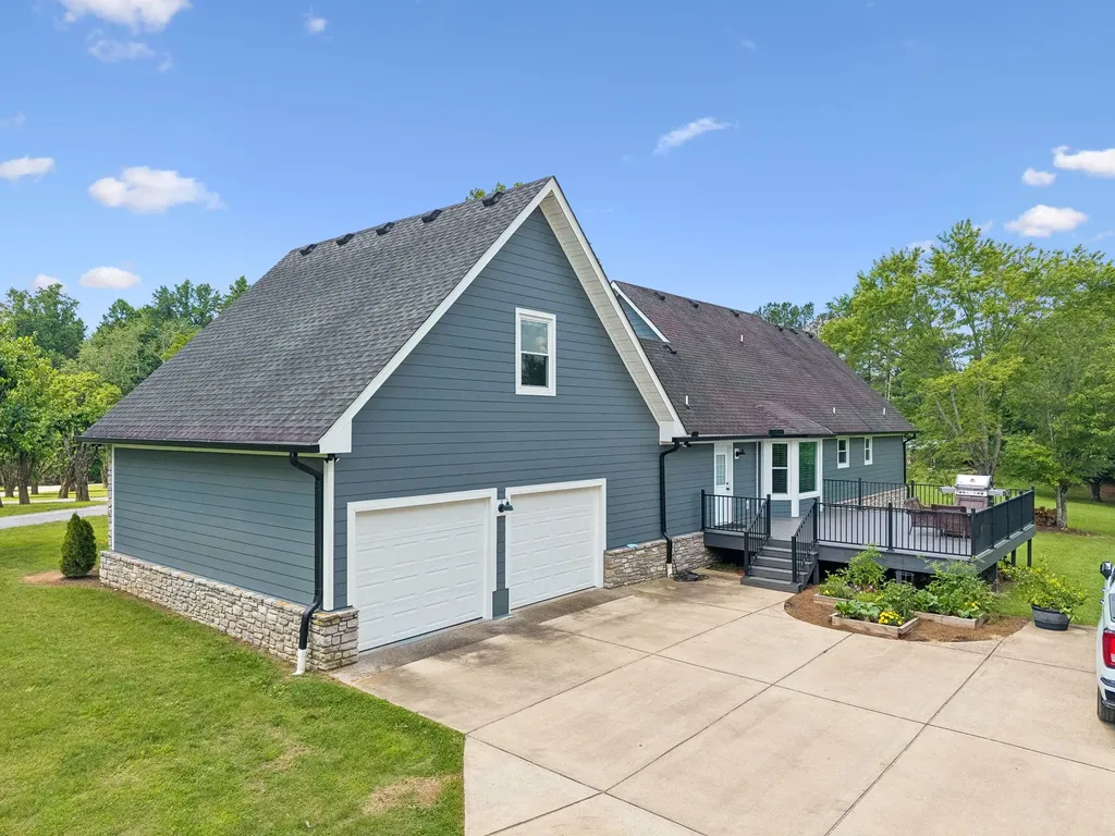 7672 Jones Road White House TN 37188