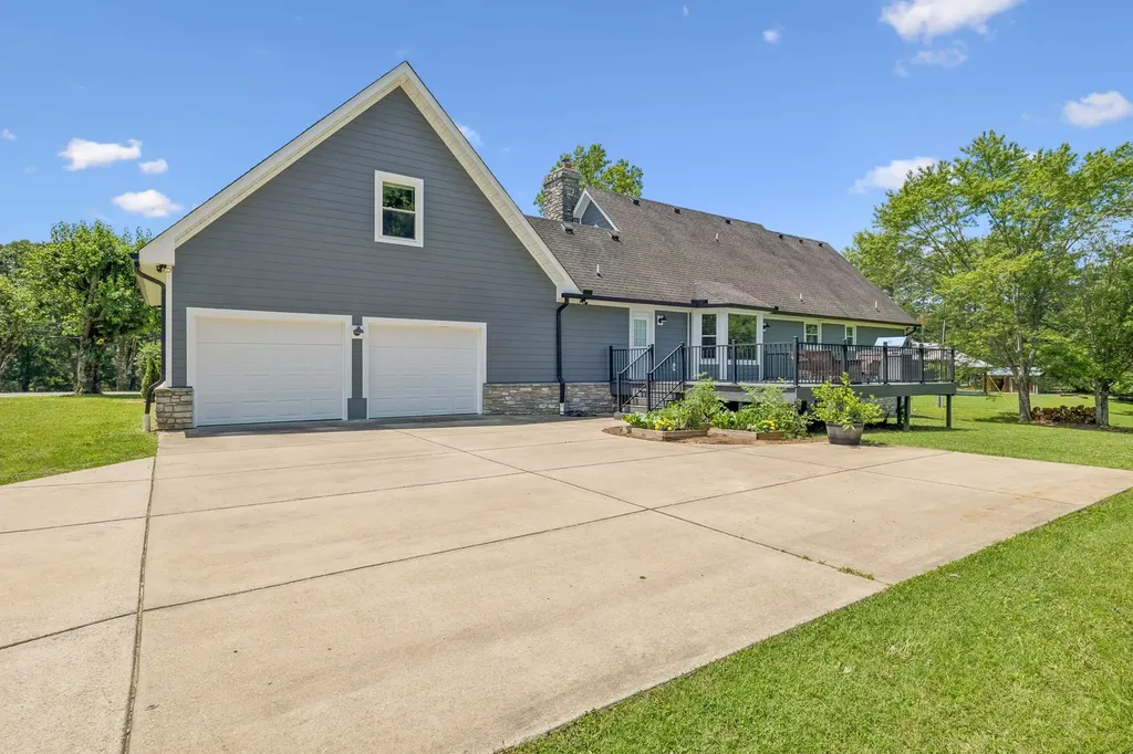 7672 Jones Road White House TN 37188