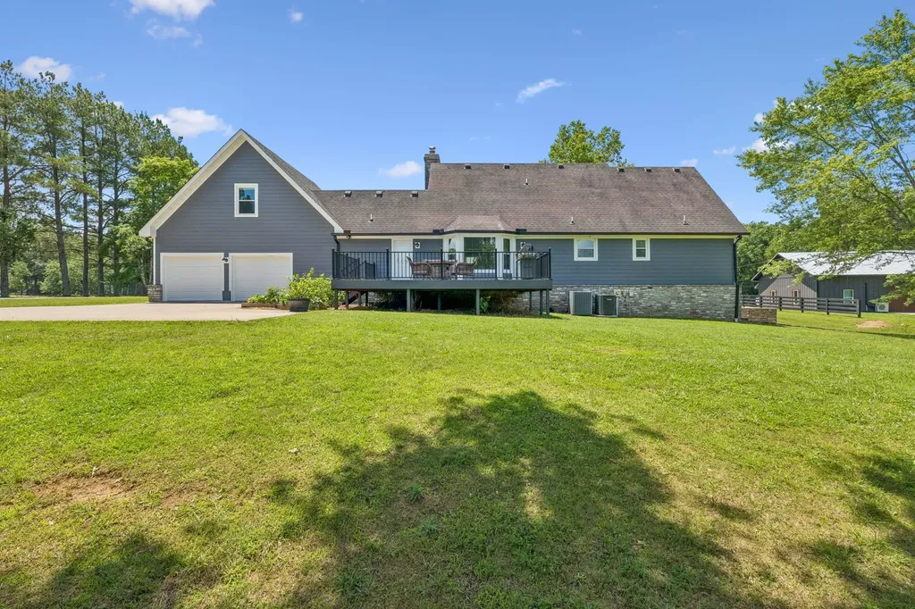 7672 Jones Road White House TN 37188