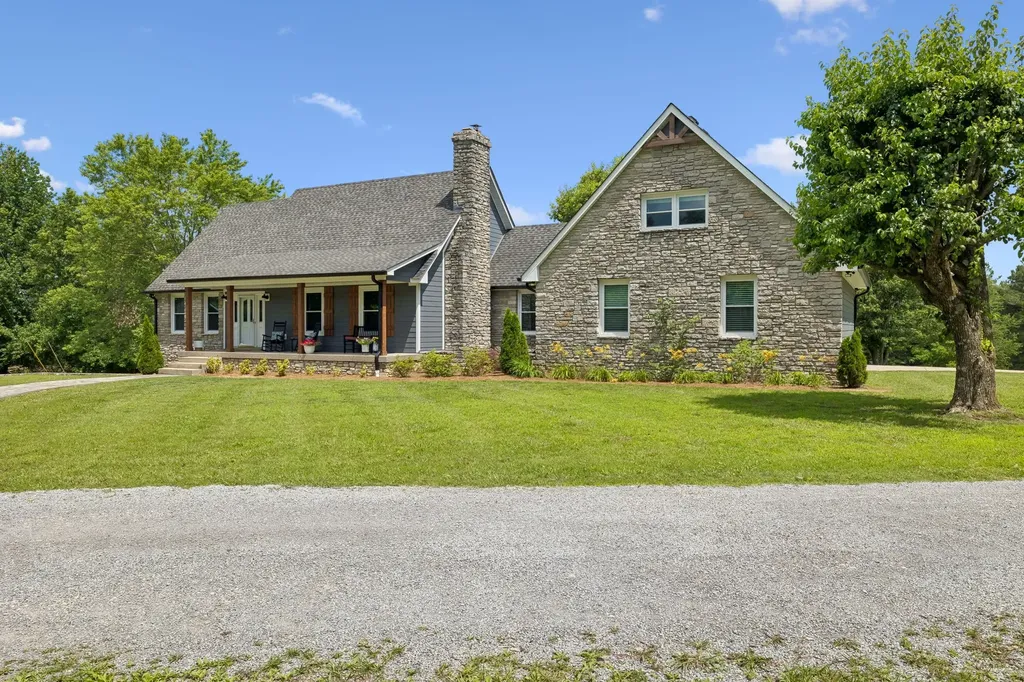 7672 Jones Road White House TN 37188