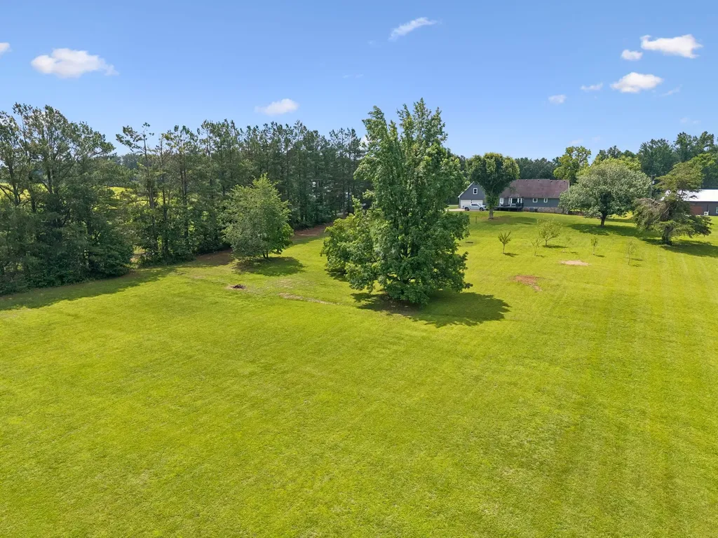 7672 Jones Road White House TN 37188