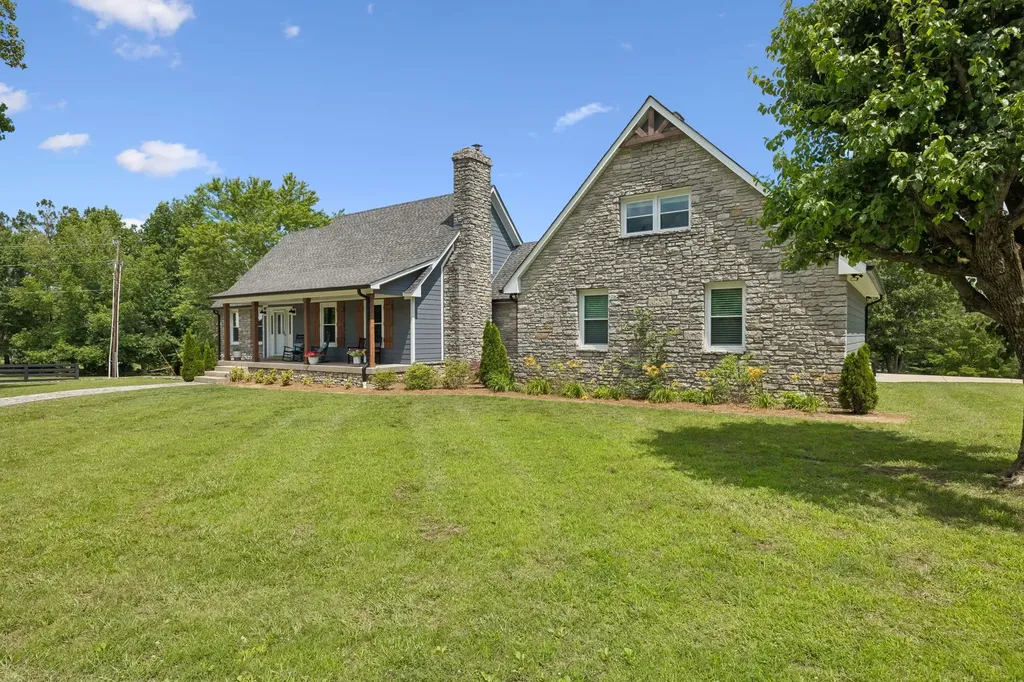7672 Jones Road White House TN 37188