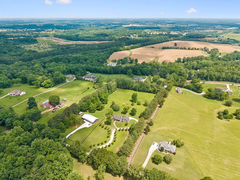 7672 Jones Road White House TN 37188
