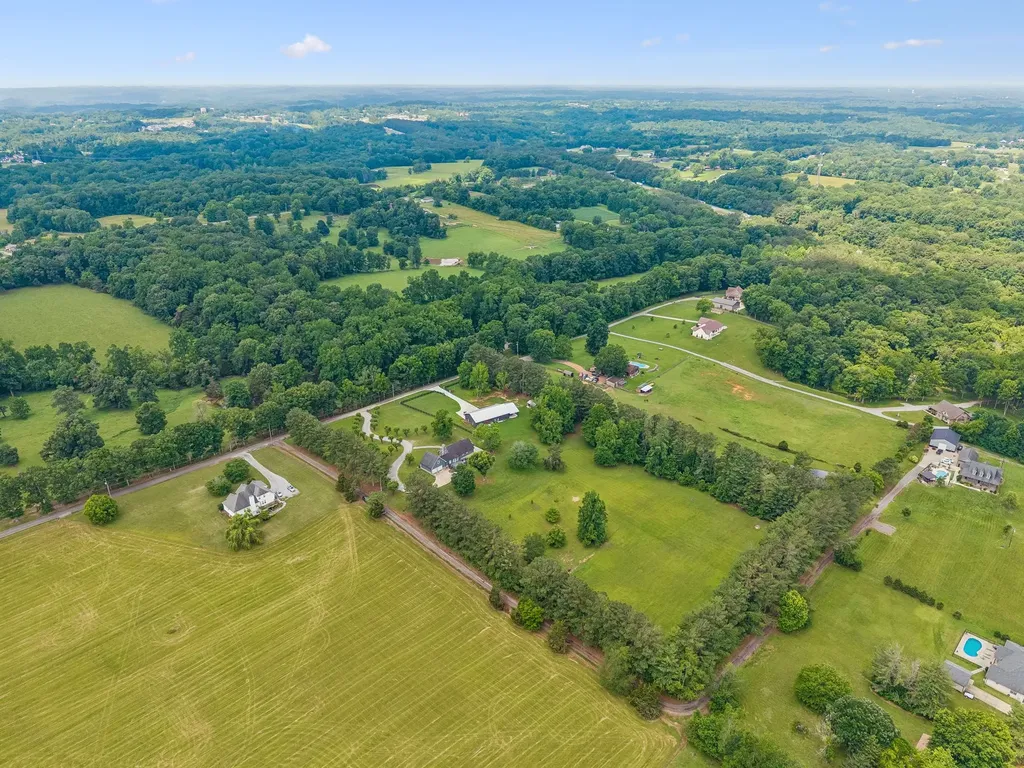 7672 Jones Road White House TN 37188