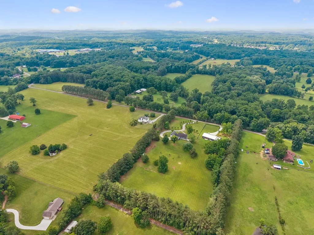 7672 Jones Road White House TN 37188