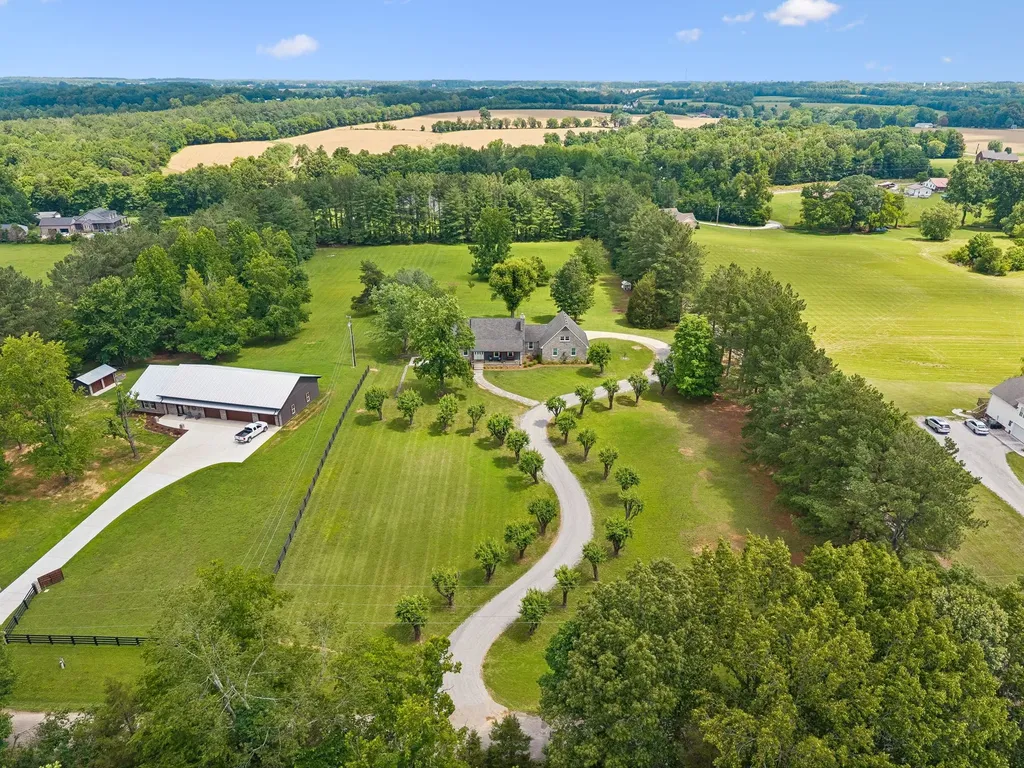 7672 Jones Road White House TN 37188