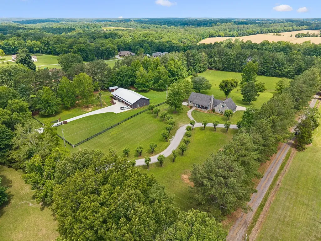 7672 Jones Road White House TN 37188