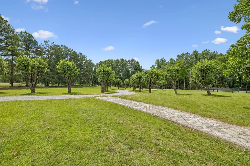7672 Jones Road White House TN 37188