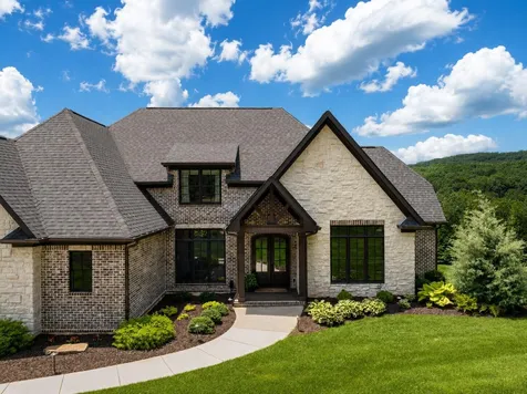 8008 Mountain Laurel Trail Signal Mountain TN 37377