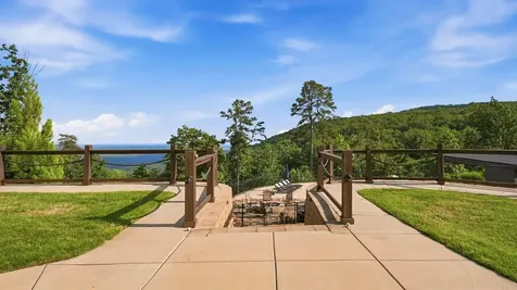 8008 Mountain Laurel Trail Signal Mountain TN 37377