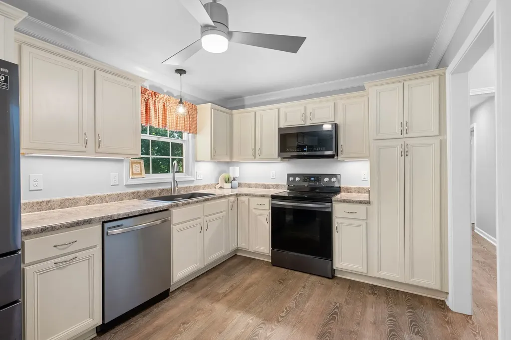 821 Luxemburg Drive Hermitage TN 37076