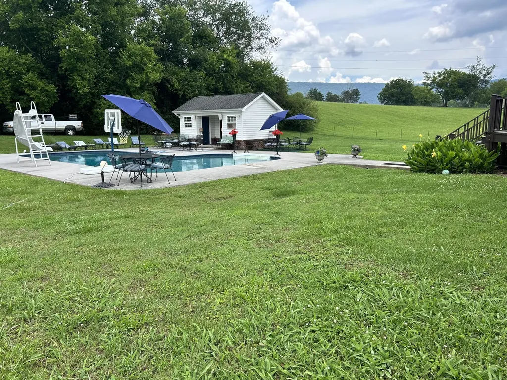 121 County Road 903 Etowah TN 37331